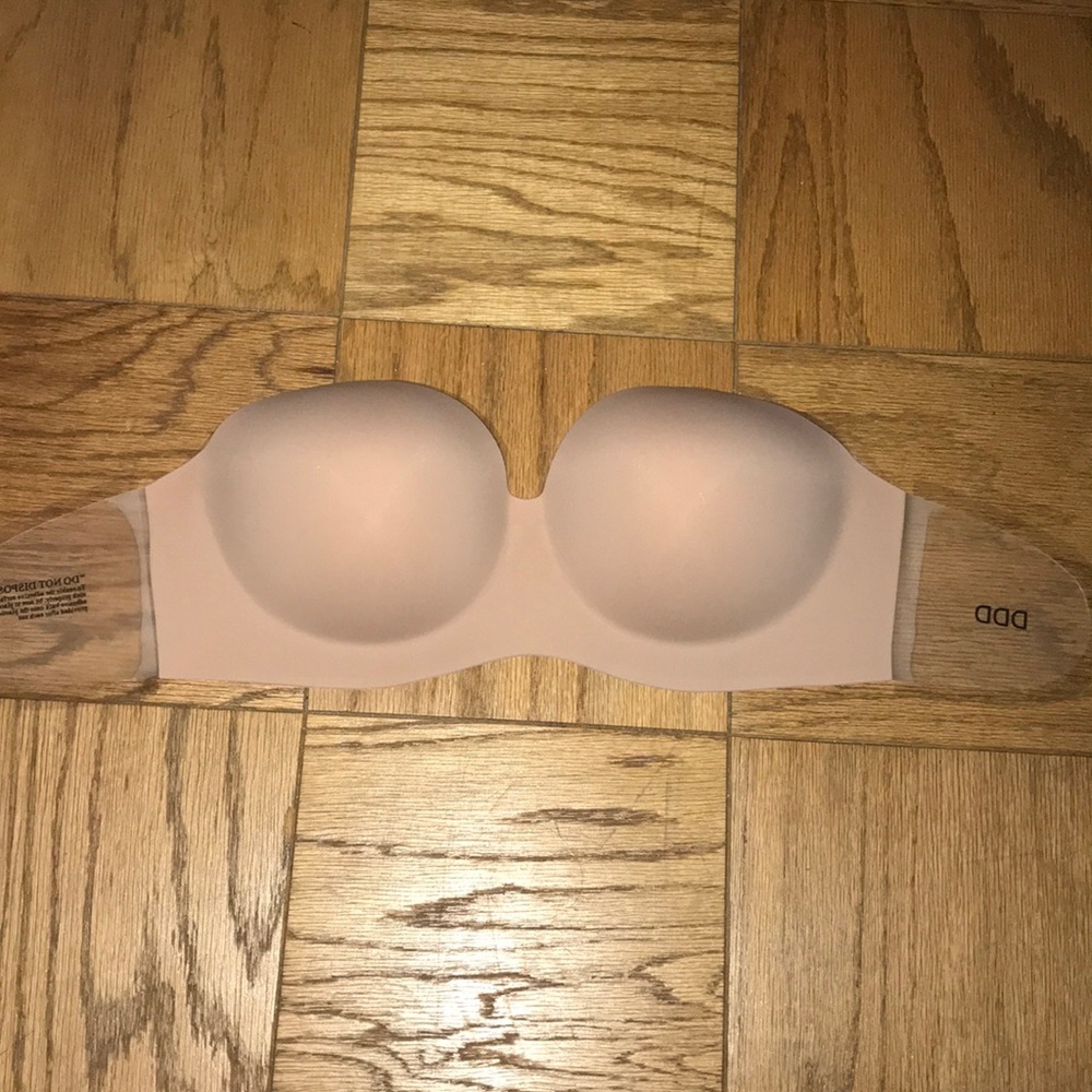 Backless strapless bra